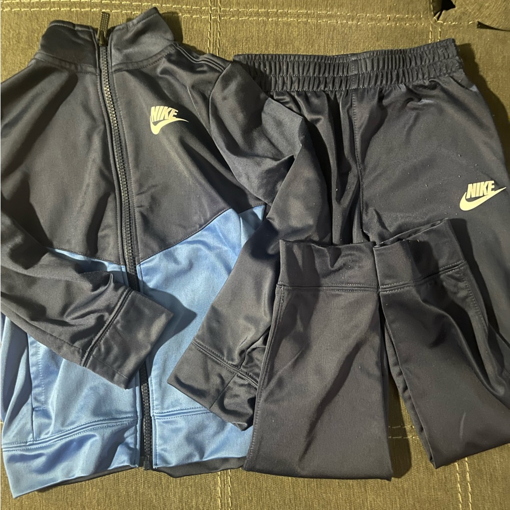 Boys Nike tracksuit size 7